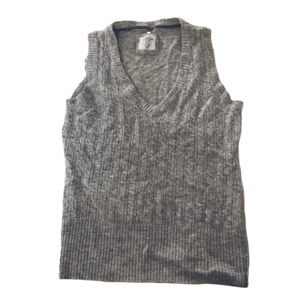 H&M. V neck sleeveless gray knitted  top